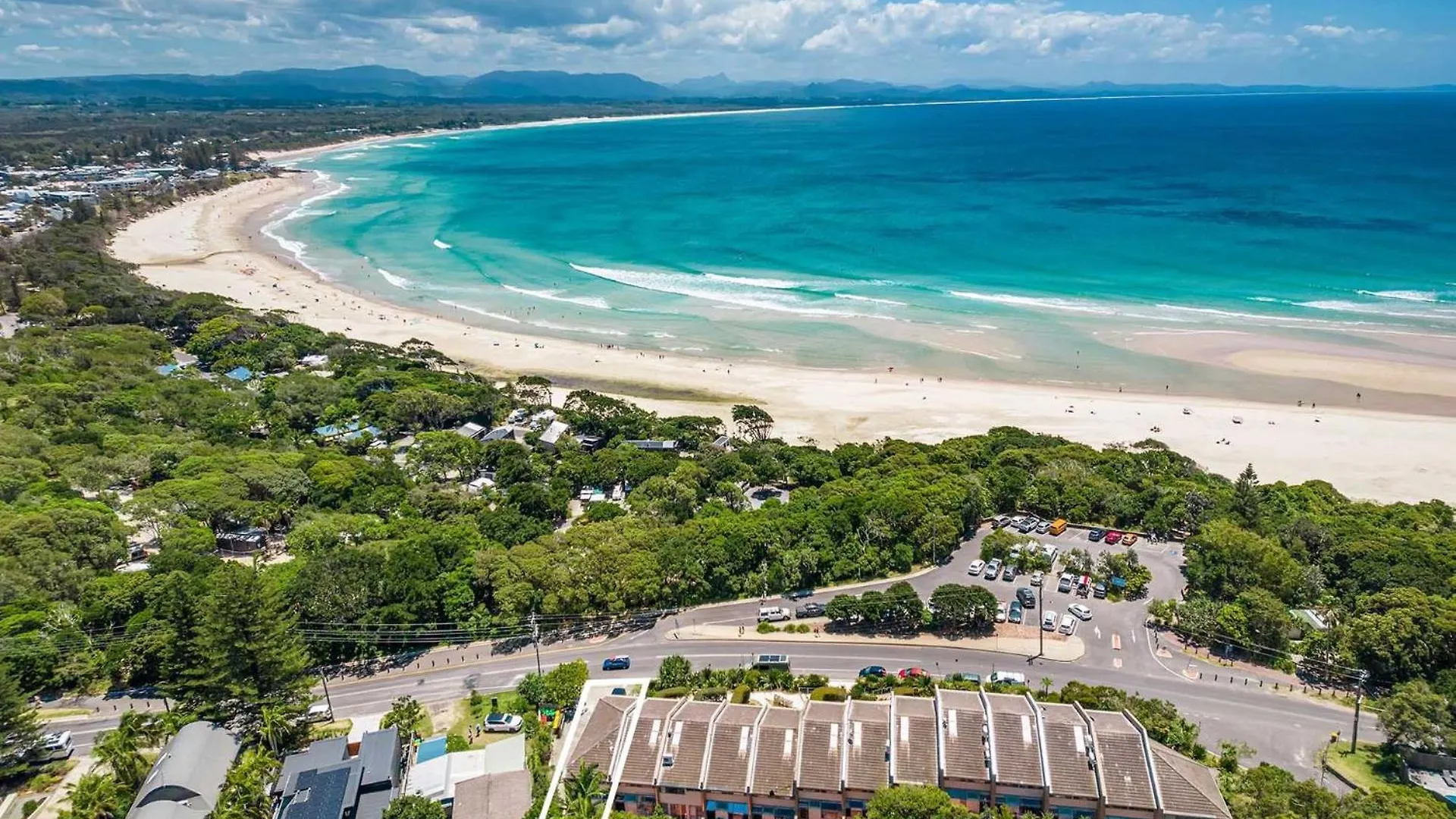 1 James Cook Apartments - Opposite Clarkes Beach Byron Bay