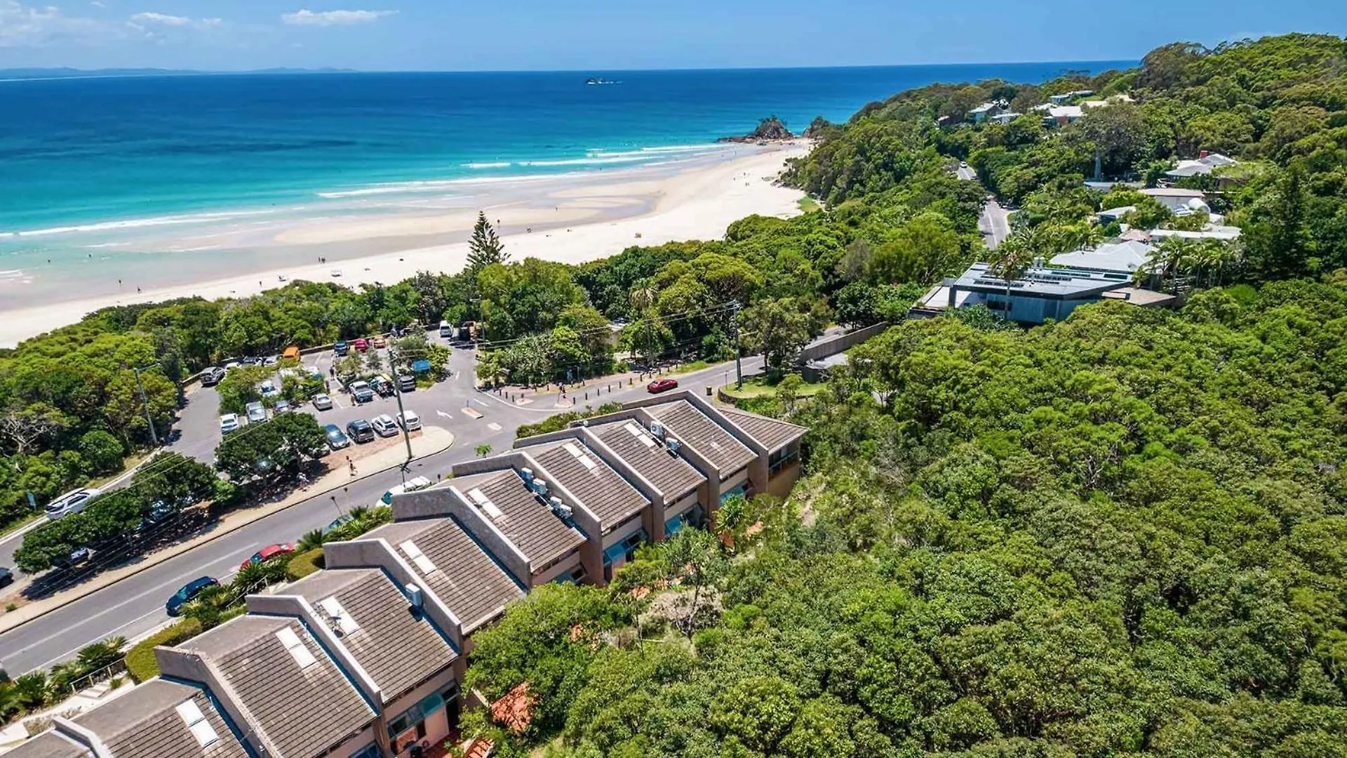 1 James Cook Apartments - Opposite Clarkes Beach Byron Bay